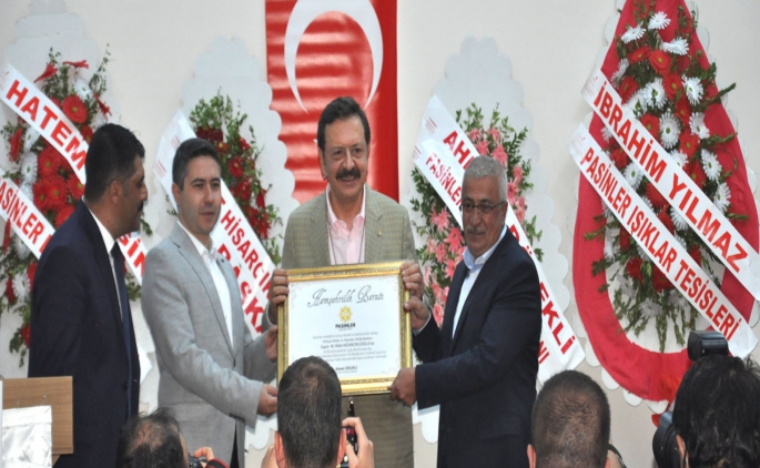 Hisarcıklıoğlu’na Pasinler’de fahri hemşerilik beratı verildi