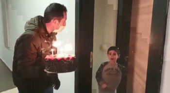 Karantina altındaki Azranur’a doğum günü sürprizi
