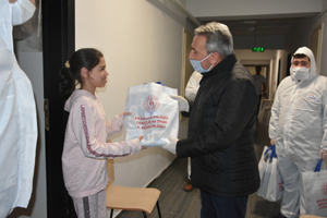 Karantinadaki çocuklar sevindirildi