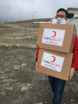 Kızılay ihtiyaç sahiplerinin yardımına koştu