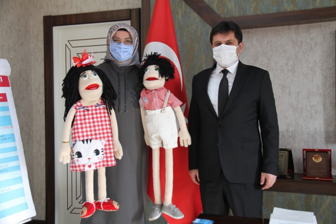 Kuklalarla çevrimiçi derse yoğun ilgi