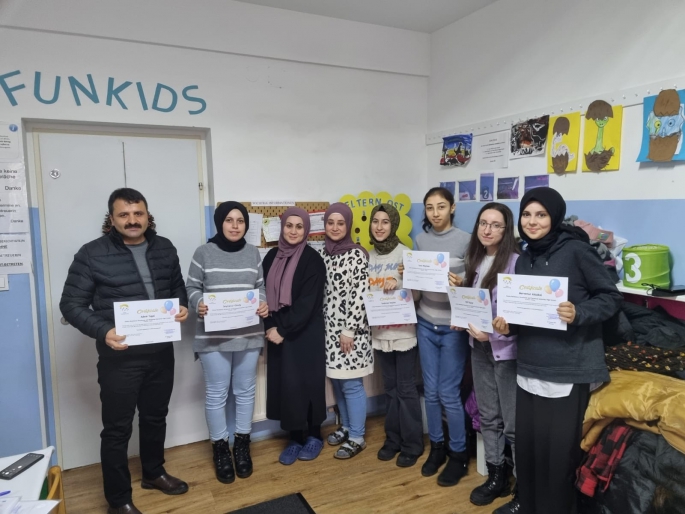 Lise öğrencileri Avusturya ve Çekya eğitiminden döndü