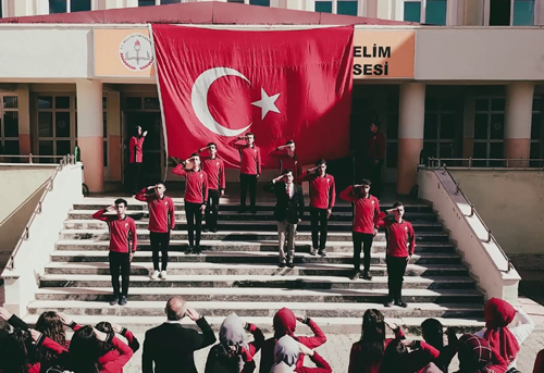 Liseli öğrencilerden Barış Pınarı Harekatına ‘İstiklal Marş’lı klip