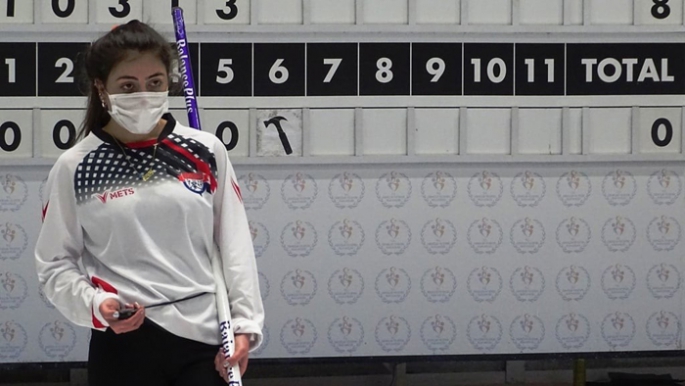 Maske mesafeli Curling