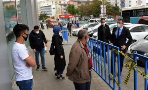 Maske ve Sosyal Mesafe Kuralını denetleyen Vali Memiş: Hem uyardı hem de teşekkür etti