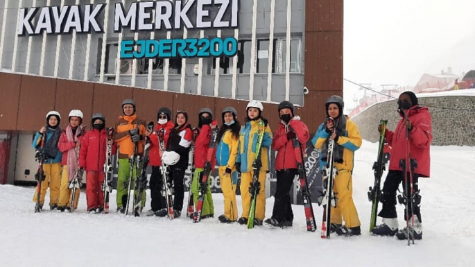 Misafir öğrenciler Palandöken'de