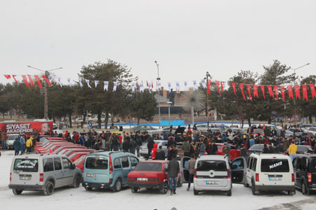 Modifiyeli araçlar minik eller için buluştu