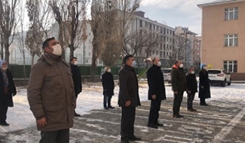 Öğrencisiz okullar da İstiklal Marşı’nı okudular