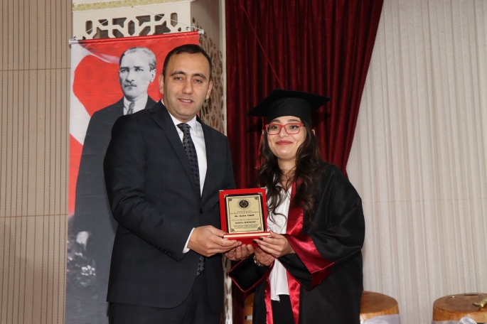 Oltu Beşeri ve Sosyal Bilimler Fakültesi’nde mezuniyet heyecanı