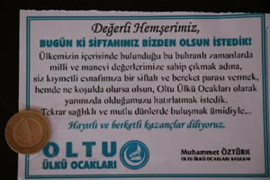 Oltu Ülkü Ocakları Oltu’da iş yerlerine siftah parası dağıttı