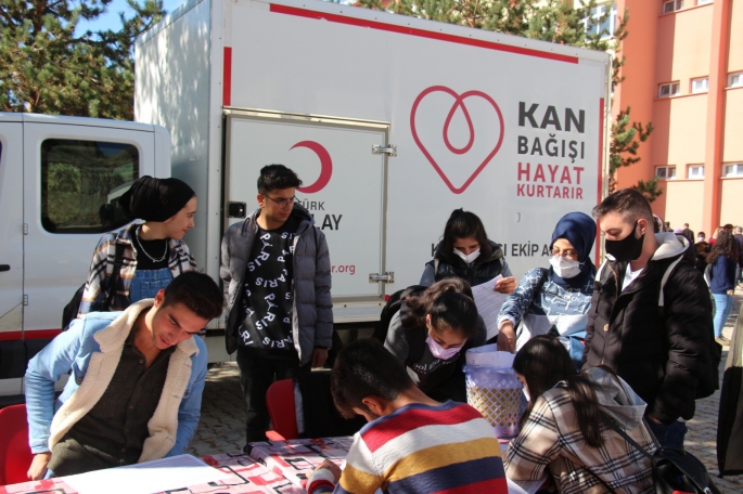 OMYO öğrencilerinden kan bağışı etkinliği