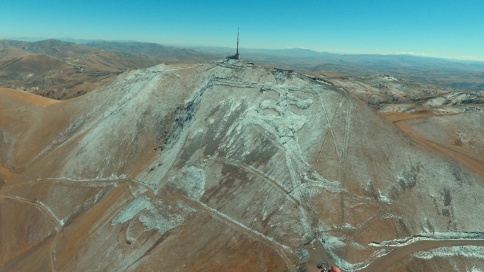 Palandöken'in beyaza bürünen zirvesi dron ile görüntülendi