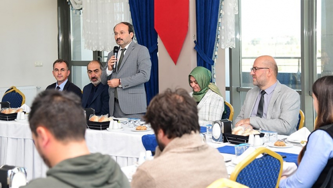 Rektör Çakmak proje desteği alan akademisyenleri tebrik etti
