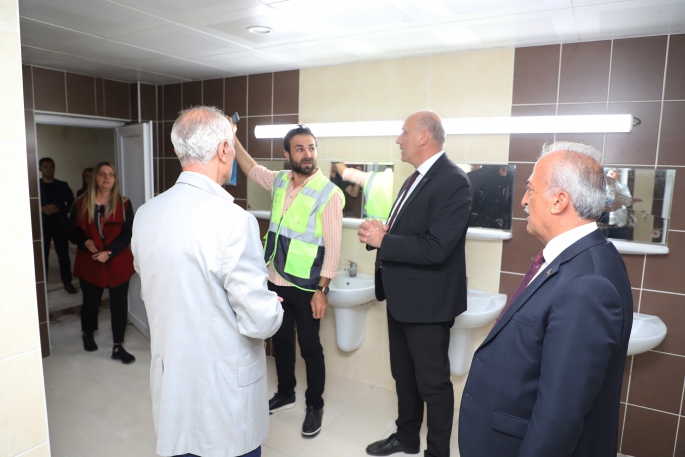 Rektör Çomaklı, üniversite yerleşkesinde bulunan yurtları ziyaret etti