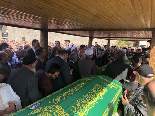 Solmaz ve Arifoğlu son yolculuğa uğurlandı