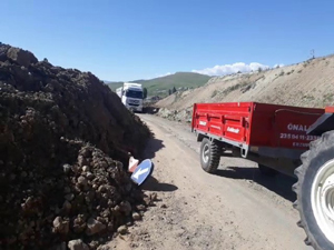 Tekman – Erzurum Palandöken yolunu heyelan vurdu