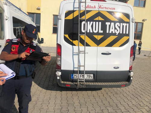 Trafik Jandarma ekiplerinden okul servislerine denetim
