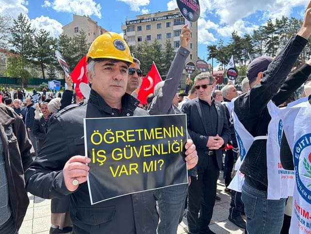 TÜRK EĞİTİM-SEN ERZURUM’DA ŞİDDETE KARŞI EYLEM YAPTI