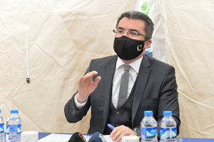 Vali Okay Memiş deprem bölgesinde