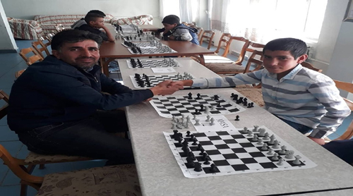 Yaş değil akıllar yarıştı