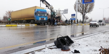 Yoldaki buzlanma trafik kazasına neden oldu