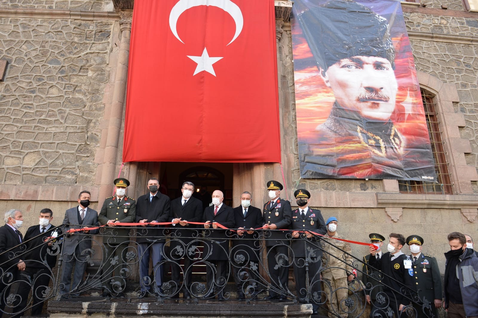Atatürk törenlerle anıldı