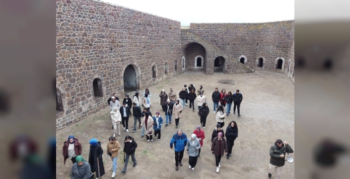 Tarihi mekanda öğrencilere ders 