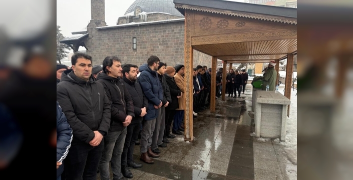 Erzurum’da eğitim camiası Ülkühan öğretmene ağladı